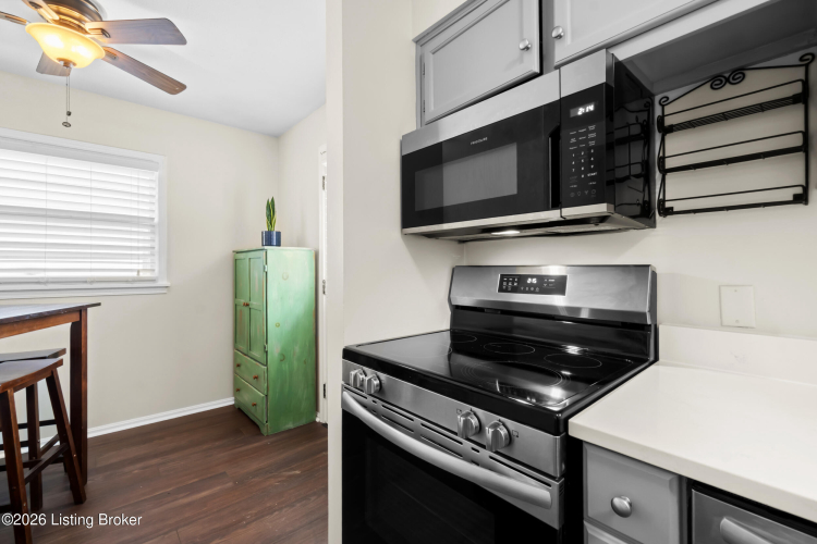 Listing Image 8