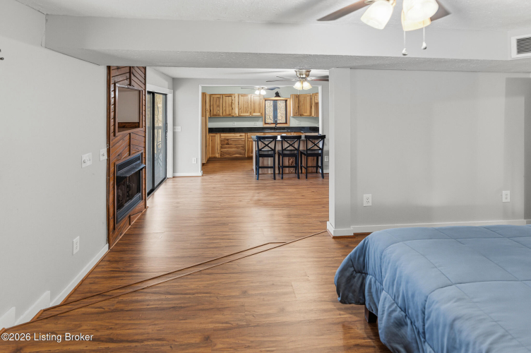 Listing Image 59