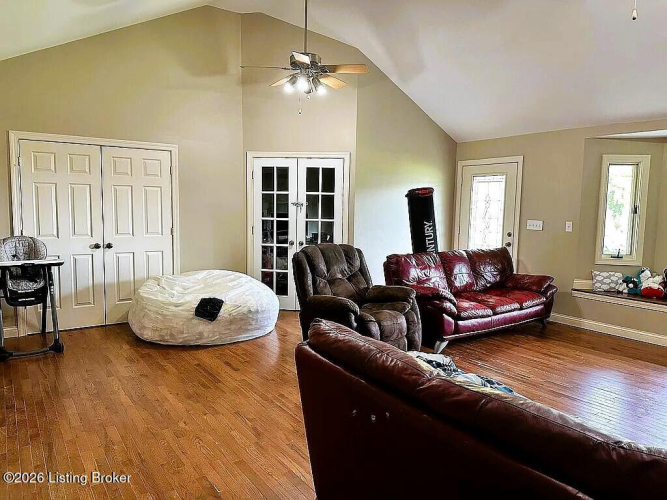 Listing Image 15