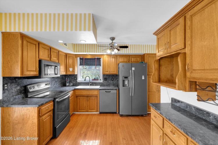 Listing Image 11