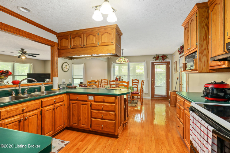 Listing Image 14