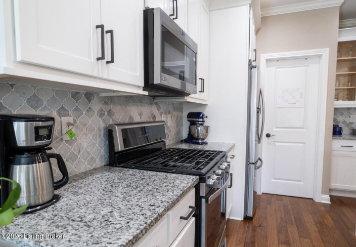 Listing Image 5