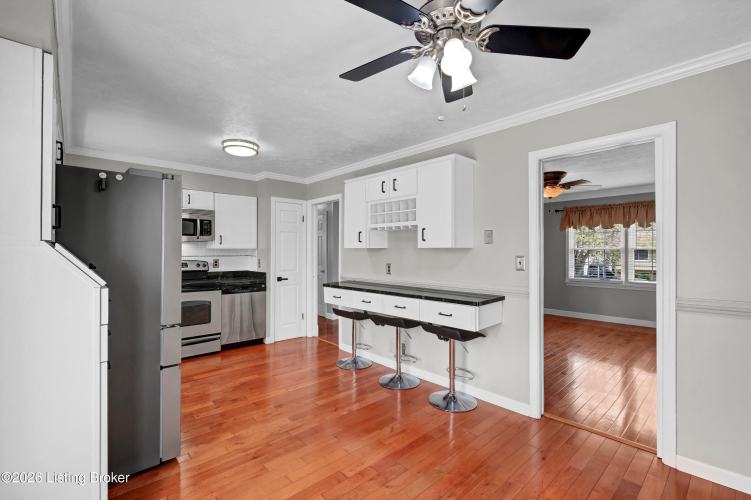 Listing Image 11