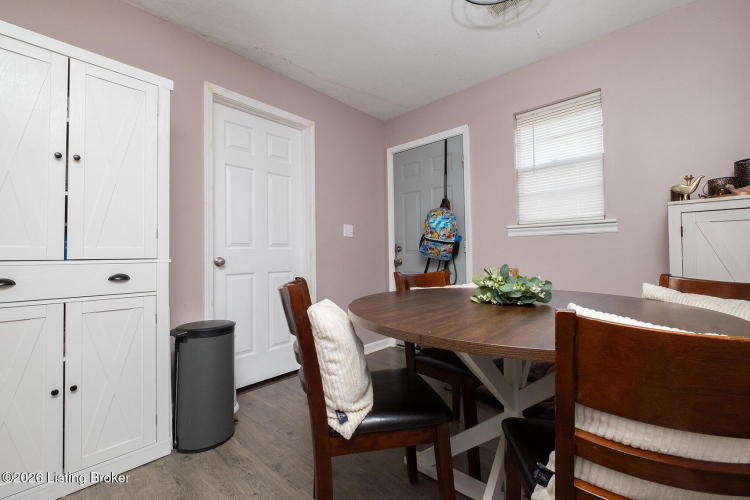 Listing Image 19