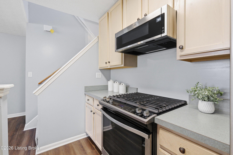 Listing Image 12