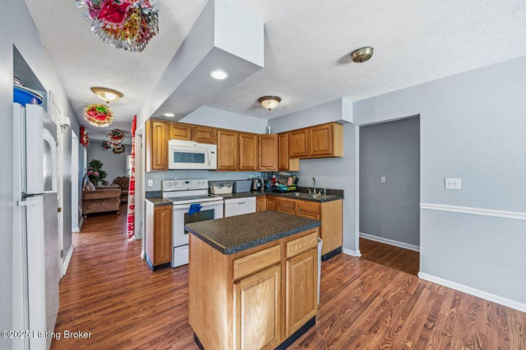 Listing Image 9
