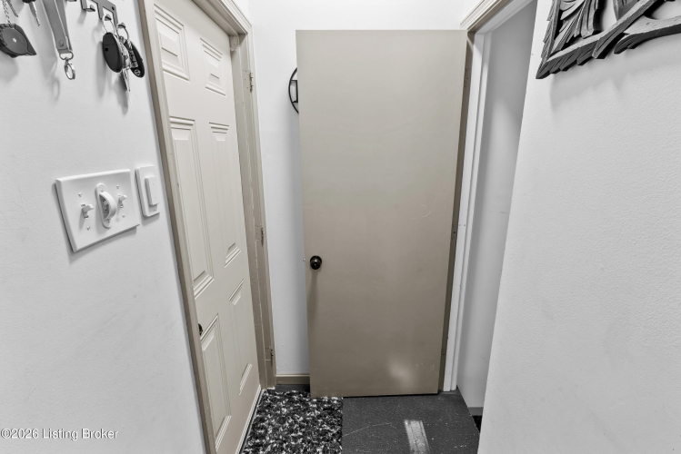 Listing Image 27