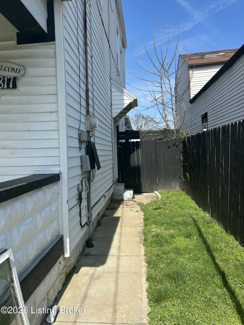 Listing Image 11