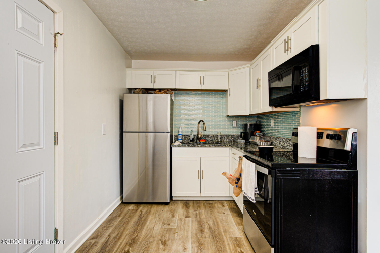 Listing Image 12