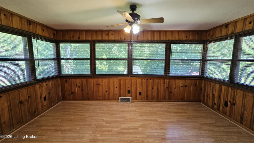 Listing Image 52