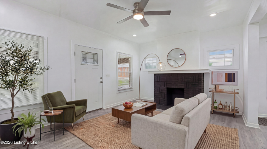 Listing Image 4
