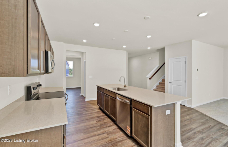 Listing Image 12