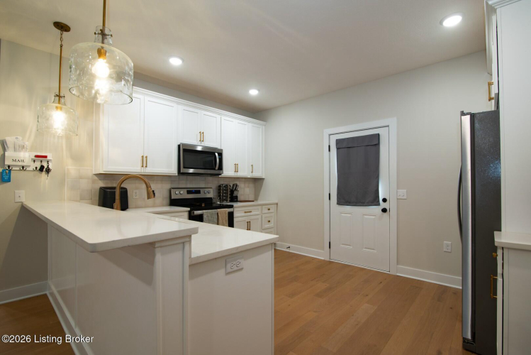 Listing Image 17
