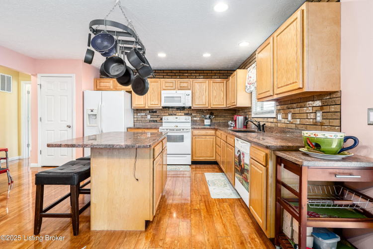 Listing Image 16