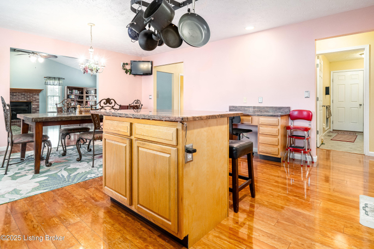 Listing Image 18