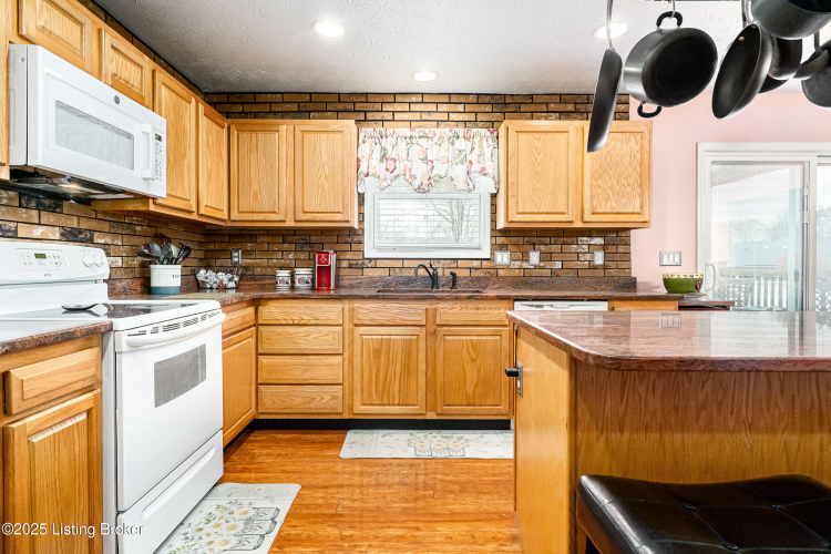 Listing Image 19