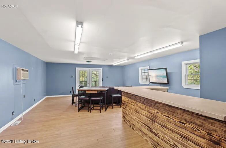Listing Image 23