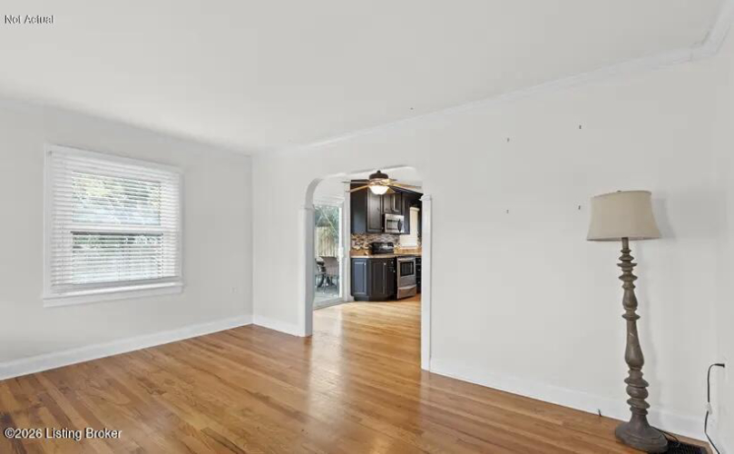 Listing Image 8