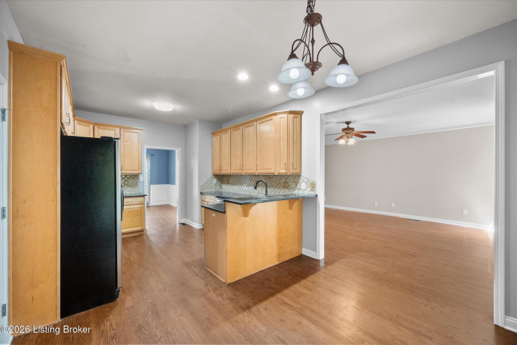 Listing Image 17