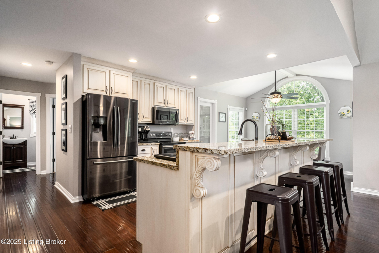 Listing Image 12