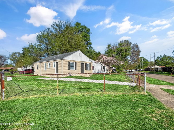 Listing Image 4