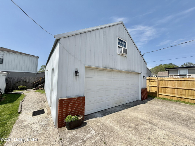 Listing Image 38