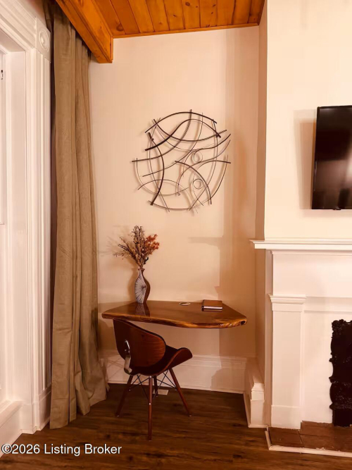 Listing Image 6