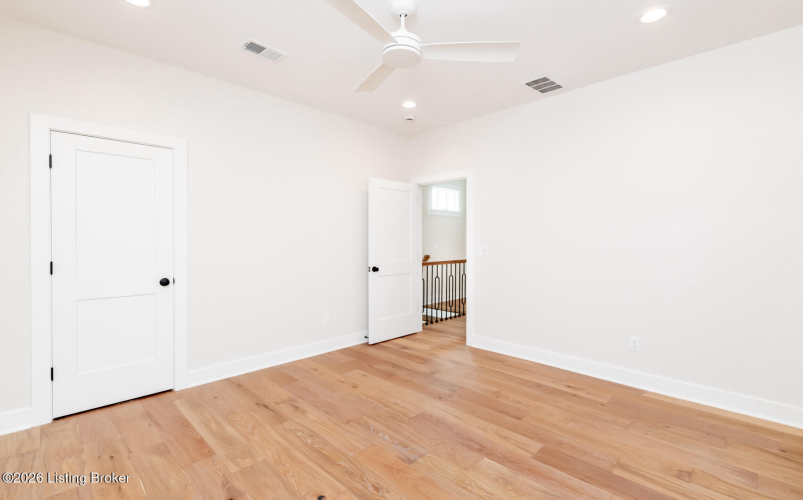 Listing Image 102