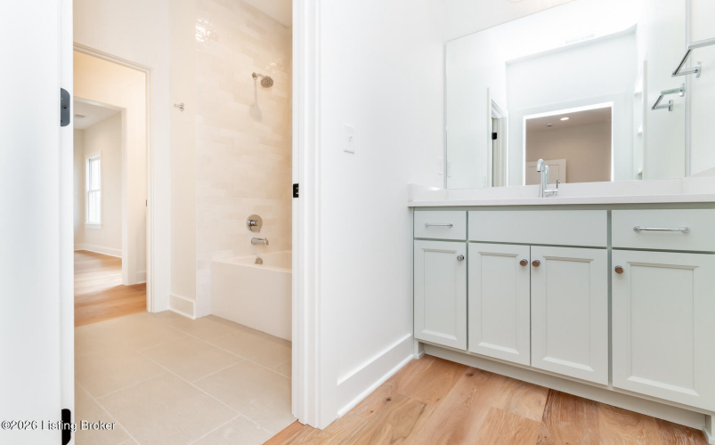 Listing Image 104