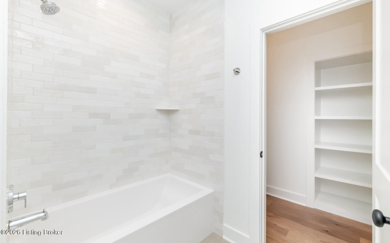 Listing Image 107