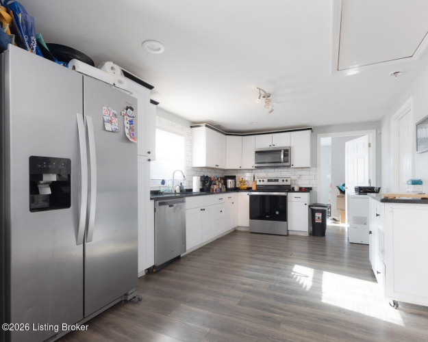 Listing Image 6