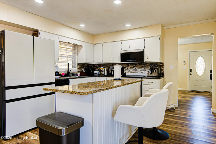 Listing Image 11