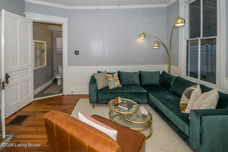 Listing Image 12