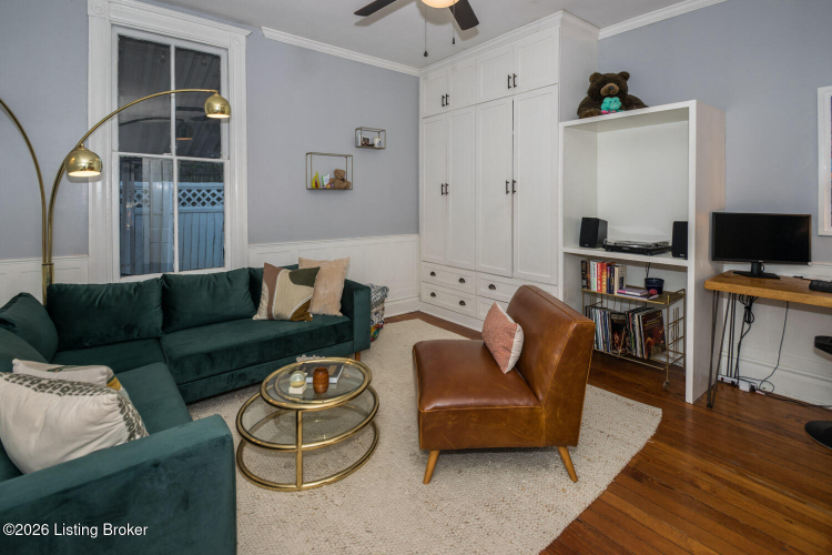 Listing Image 10
