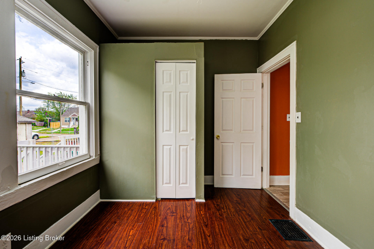 Listing Image 17
