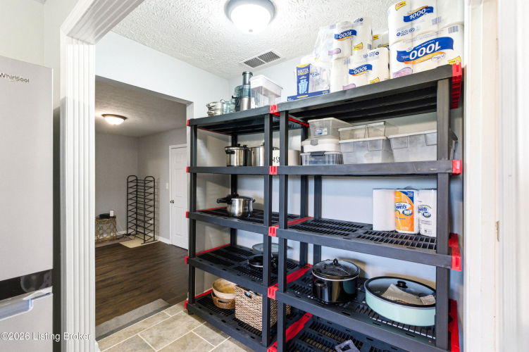 Listing Image 79