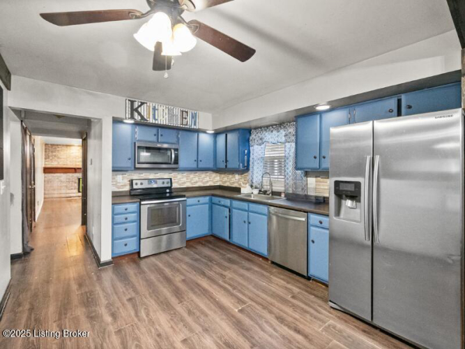 Listing Image 6