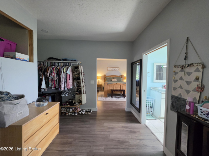 Listing Image 44