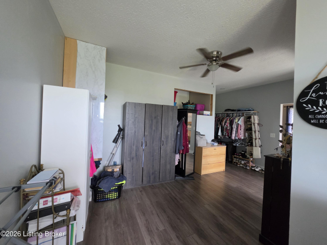 Listing Image 45