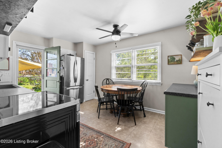 Listing Image 8