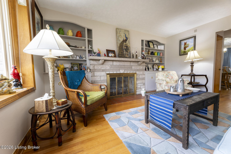 Listing Image 5
