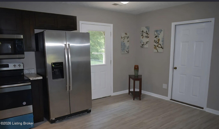 Listing Image 8