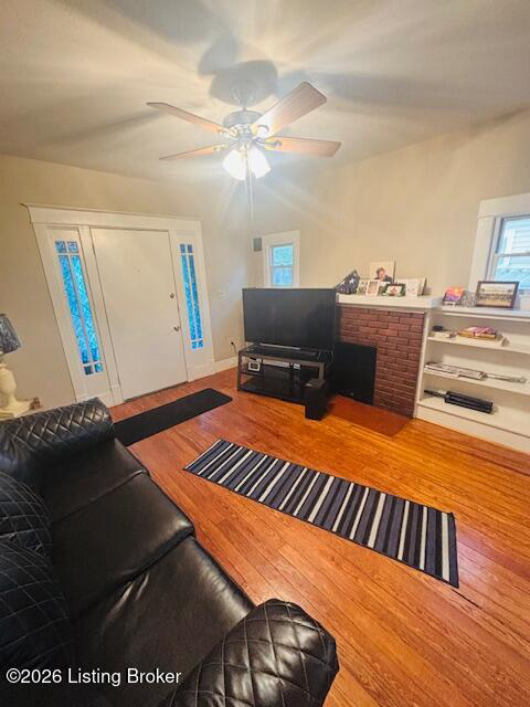 Listing Image 4