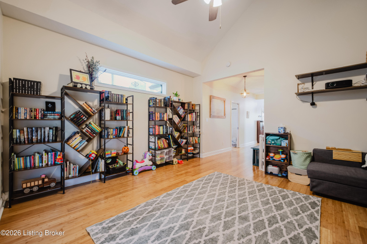 Listing Image 10