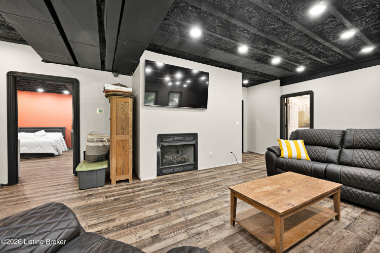 Listing Image 56