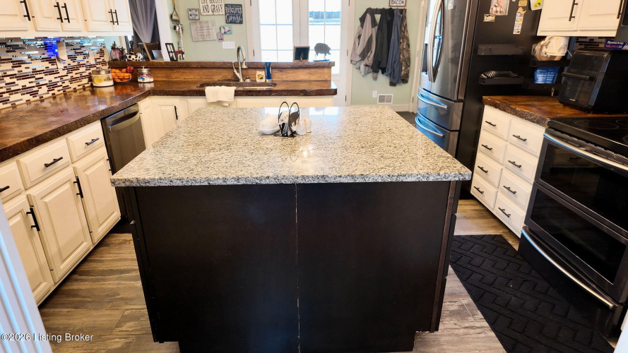 Listing Image 10