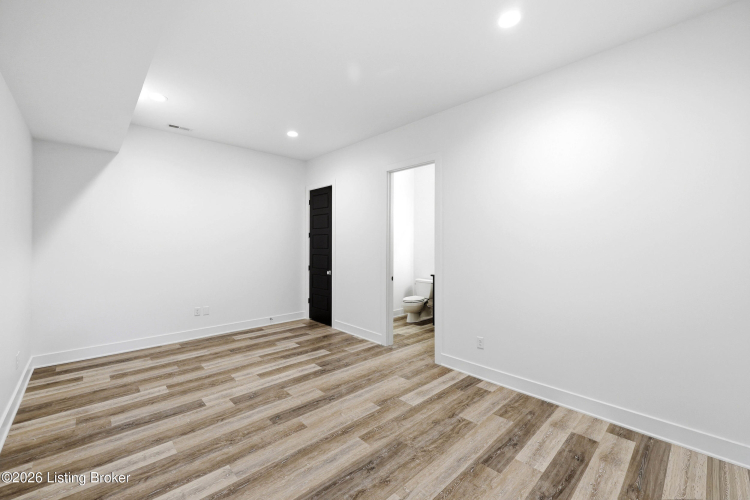 Listing Image 102