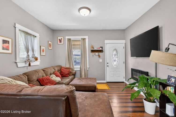 Listing Image 6