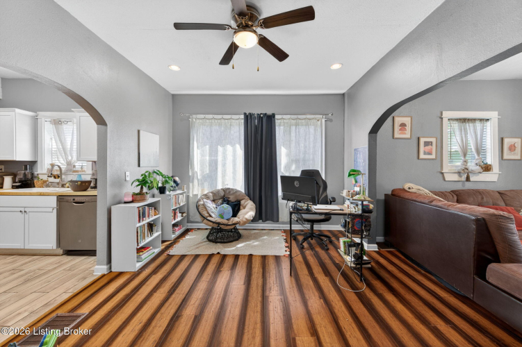 Listing Image 9