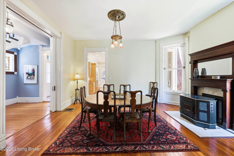 Listing Image 11